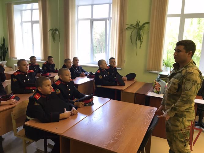 Росгвардейцы рассказали школьникам Сибири о патриотизме и мужестве
