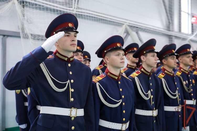 В День знаний генерал-полковник Игорь Ильяш посетил Московское президентское кадетское училище имени М. А. Шолохова