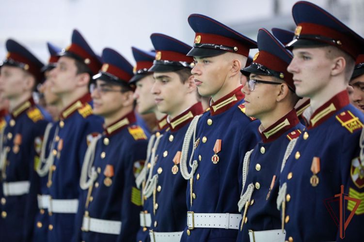 В День знаний генерал-полковник Игорь Ильяш посетил Московское президентское кадетское училище имени М. А. Шолохова