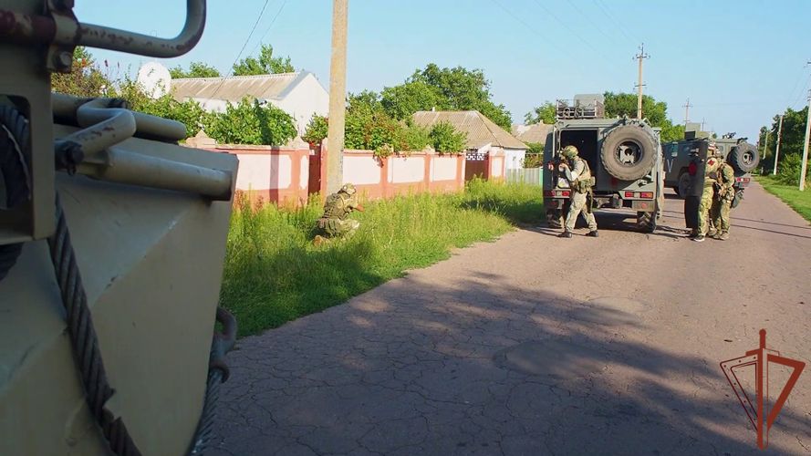 Военнослужащие Росгвардии в Запорожской области задержали вооруженного пособника ВСУ (видео)