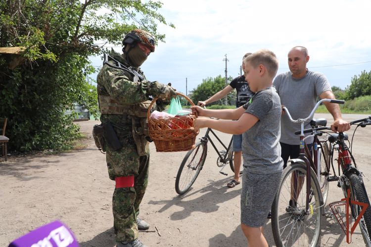 Росгвардеец спас ребенка во время артиллерийского обстрела