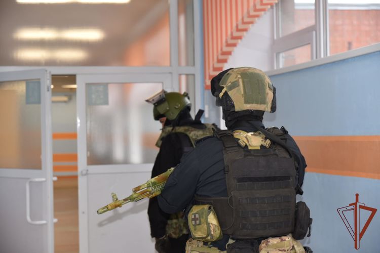 Росгвардейцы были готовы нейтрализовать напавшего на школу в Ижевске злоумышленника