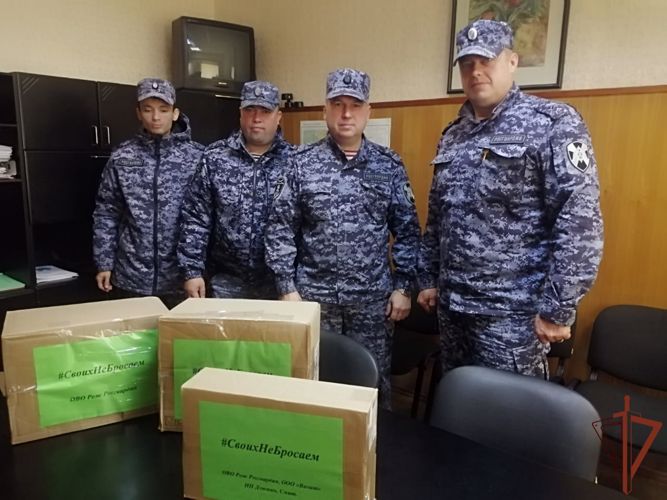 Гуманитарную помощь для жителей Донбасса подготовили росгвардейцы из Свердловской области 