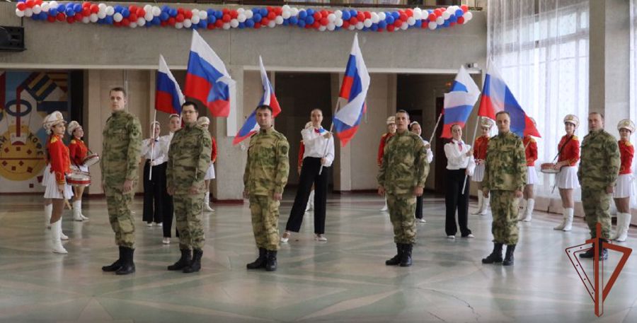 Росгвардейцы и ансамбль танца «Мазлтов» записали видеоролик в поддержку участников СВО