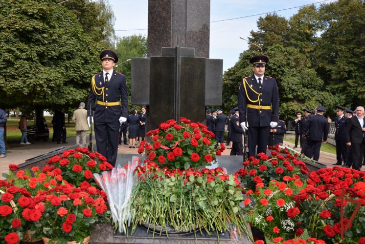 В Нальчике росгвардейцы почтили память правоохранителей, погибших при отражении нападения боевиков на город в 2005 году