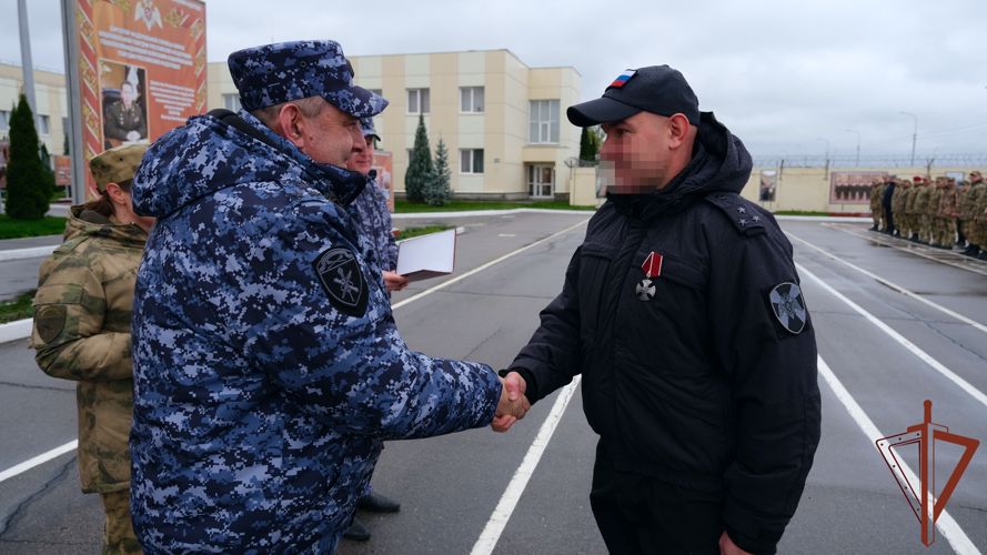 Офицерам спецподразделения Росгвардии вручили государственные награды в Тамбове