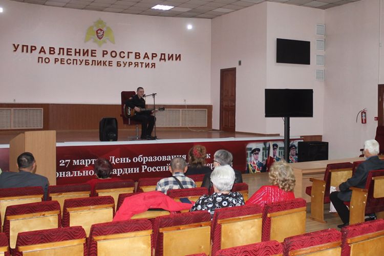 В Бурятии росгвардейцы поздравили ветеранов с Международным днем пожилого человека