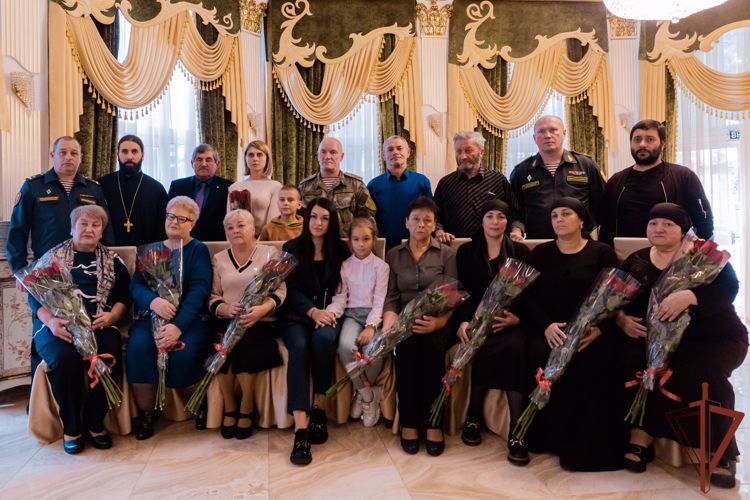 Командующий Северо-Кавказским округом встретился с родными погибших военнослужащих и сотрудников Росгвардии