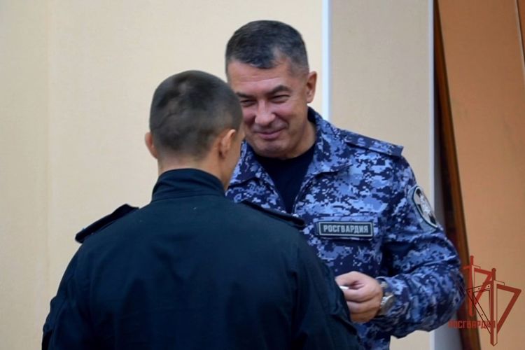 В СОБР «Архангел» Росгвардии состоялось награждение отличившихся сотрудников
