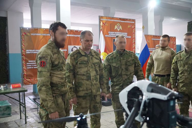 Генерал-полковник Алексей Беззубиков вручил награды росгвардейцам, отличившимся при выполнении служебно-боевых задач