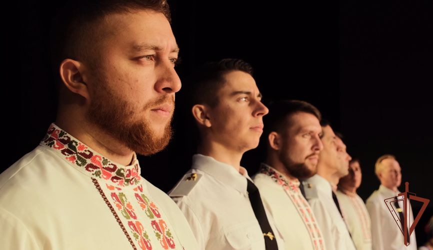 Артисты ансамбля песни и пляски совместно с коллегами из Уральского народного хора поддержали акцию Росгвардии  «Мы вместе. С любовью из дома»