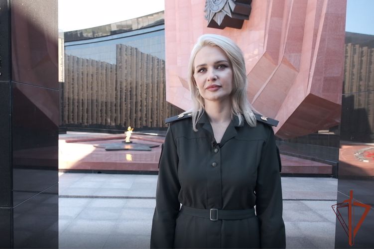 Ведомственную акцию «Читаем Сараева» поддержали росгвардейцы из Хабаровска
