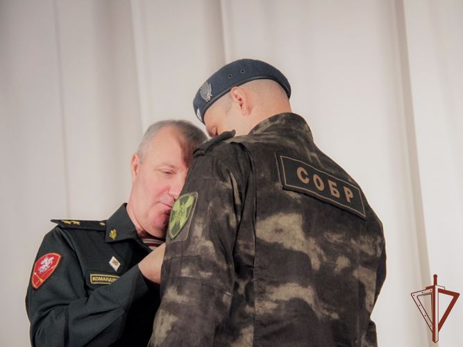 Командующий Сибирским округом вручил госнаграды росгвардейцам-участникам спецоперации