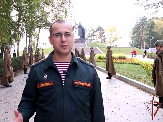 Патриотический флешмоб Росгвардии «Читаем Сараева» прошел в Томске (видео)