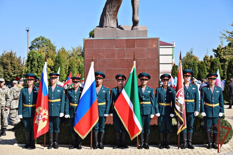 В Грозном росгвардейцы  приняли участие в открытии военно-патриотической игры «Наша сила - в единстве!»