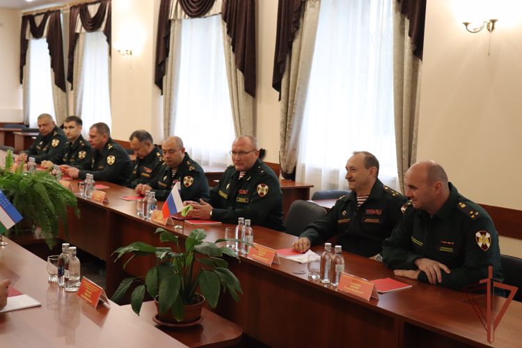 Делегация из Узбекистана посетила Новосибирский военный институт Росгвардии