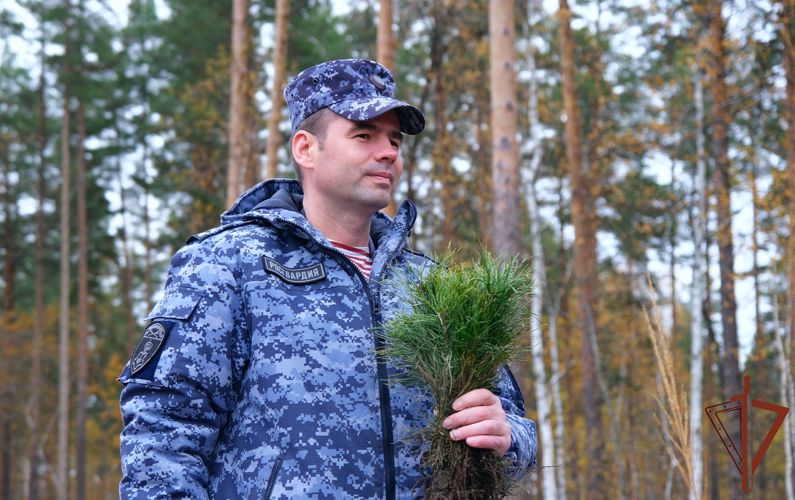 Росгвардейцы приняли участие в акции «Древо Сталинграда» в Тамбовской области