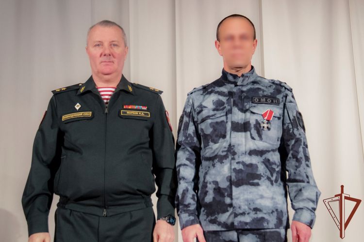 Командующий Сибирским округом вручил госнаграды росгвардейцам-участникам спецоперации
