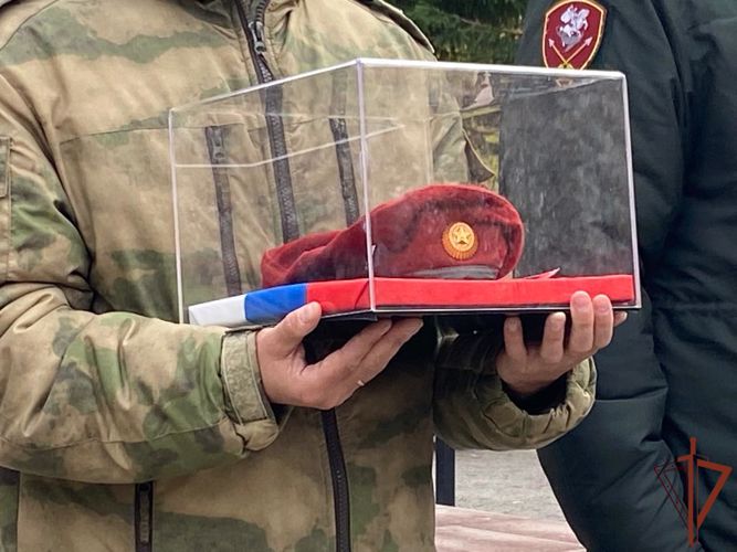 Память погибшего сослуживца почтили росгвардейцы в Новосибирске