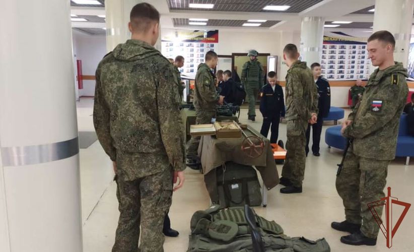 «День военных профессий» провела Росгвардия для воспитанников Тюменского президентского кадетского училища