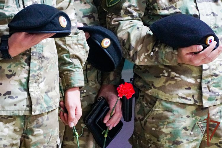 Память офицера ОМОН Росгвардии увековечили в Комсомольске-на-Амуре
