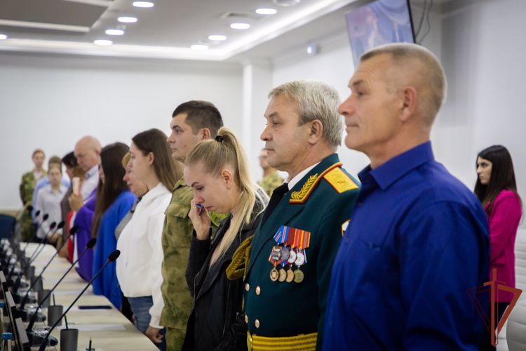 Орден Мужества погибшего росгвардейца передали его родным на Ставрополье