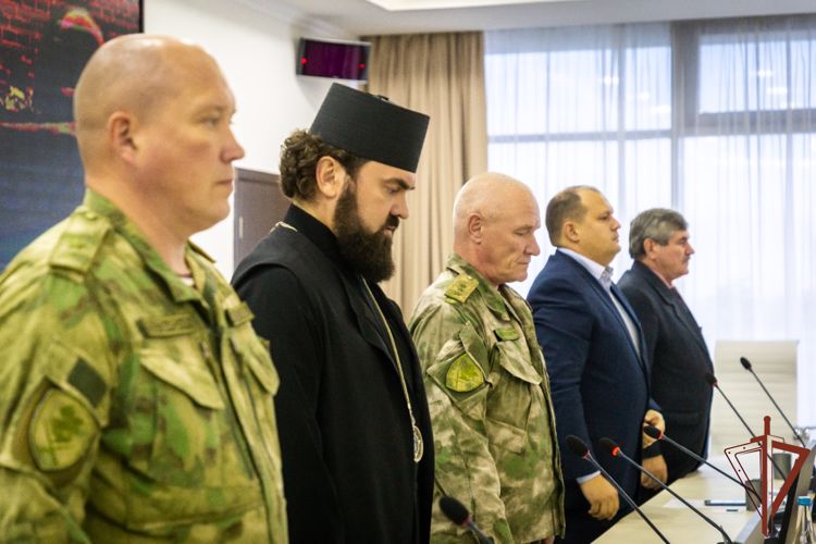 Орден Мужества погибшего росгвардейца передали его родным на Ставрополье