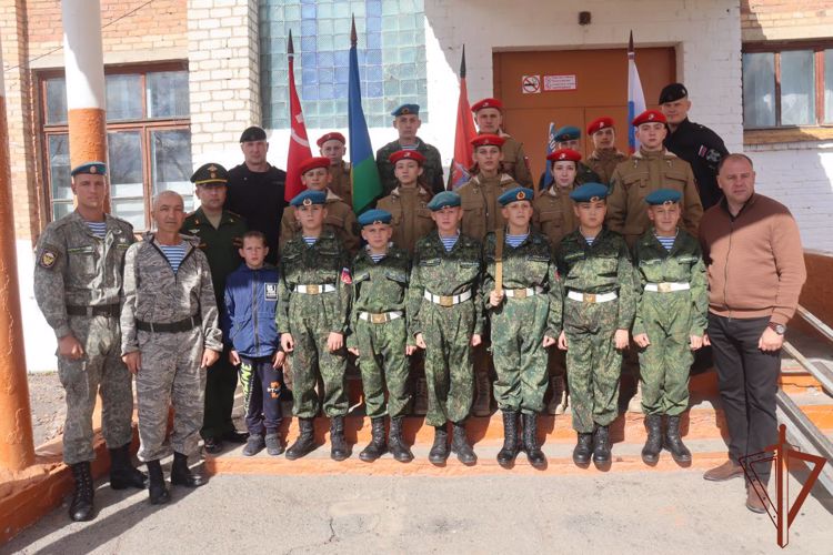 Память героев, погибших в ходе СВО, увековечили в одной из приморских школ