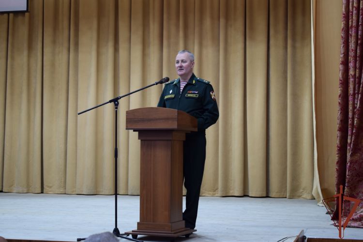 Командующий Сибирским округом Росгвардии поздравил ветеранов войск правопорядка с Международным днем пожилых людей