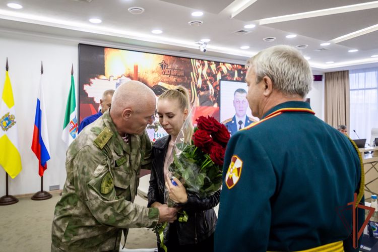 Орден Мужества погибшего росгвардейца передали его родным на Ставрополье