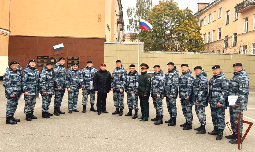 Командующий Северо-Западным округом Росгвардии поздравил сотрудников ОМОН с профессиональным праздником