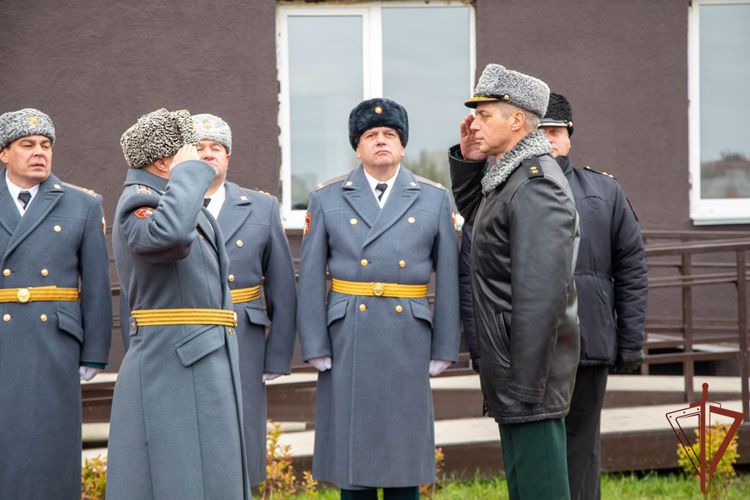 Военнослужащие Росгвардии получили ключи от новых квартир в ЗАТО Озёрск