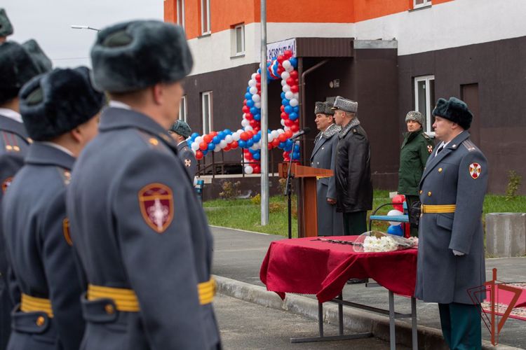 Военнослужащие Росгвардии получили ключи от новых квартир в ЗАТО Озёрск