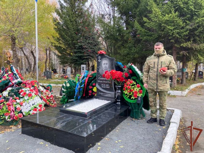Память погибшего сослуживца почтили росгвардейцы в Новосибирске