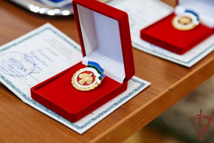 Глава Республики Коми наградил отличившихся росгвардейцев