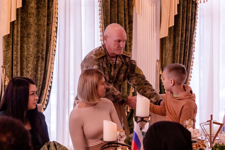 Командующий Северо-Кавказским округом встретился с родными погибших военнослужащих и сотрудников Росгвардии