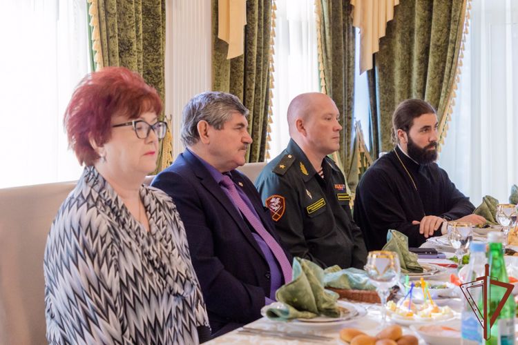 Командующий Северо-Кавказским округом встретился с родными погибших военнослужащих и сотрудников Росгвардии