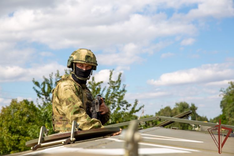 Росгвардия обеспечила безопасность доставки около 600 тонн гуманитарной помощи в Херсонскую и Запорожскую области (ВИДЕО)