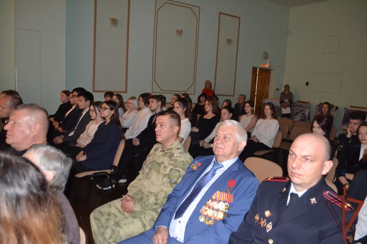 Росгвардейцы поблагодарили юных художников за увековечение подвига войск НКВД во время блокады Ленинграда