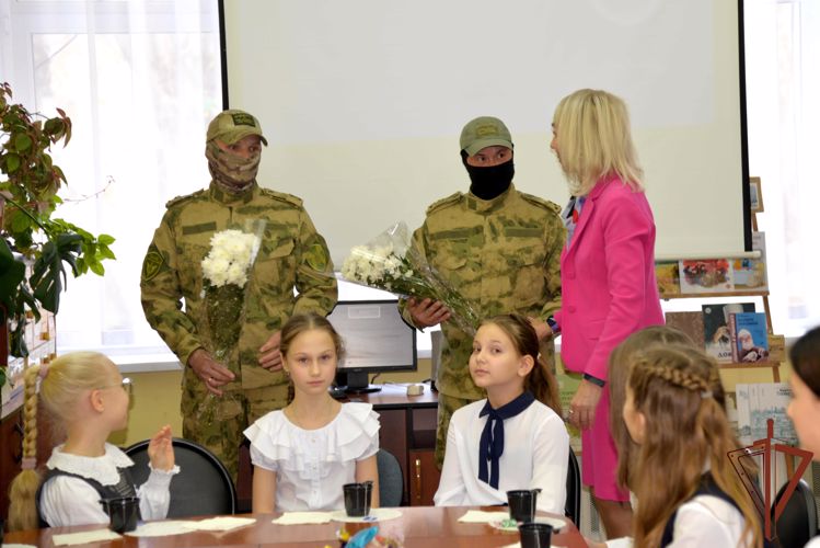 Росгвардейцы - участники спецоперации поблагодарили курганских школьников за поддержку (видео)