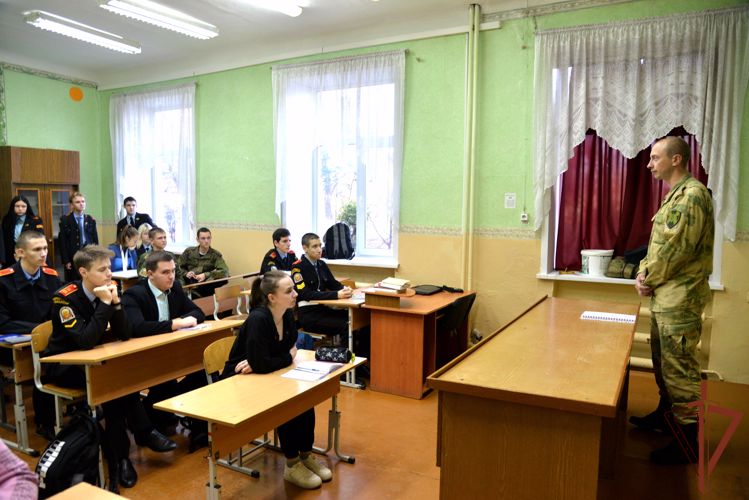 Росгвардейцы поздравили с профессиональным праздником работников уральских библиотек