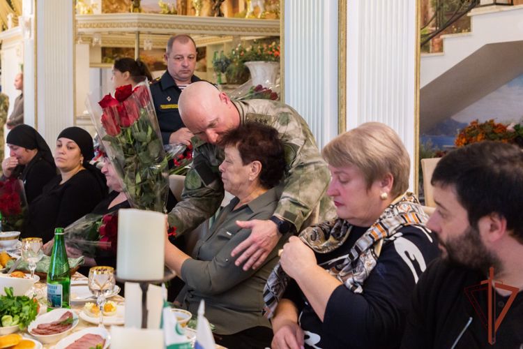 Командующий Северо-Кавказским округом встретился с родными погибших военнослужащих и сотрудников Росгвардии