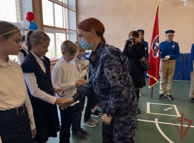 Росгвардейцы Северо-Западного округа  приняли участие в церемонии посвящения учащихся в ряды «Юнармии»