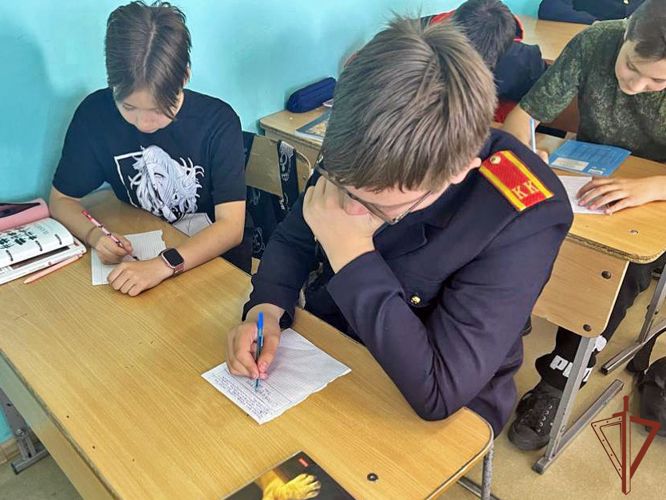 Письма участникам спецоперации написали кадеты Росгвардии в Хакасии
