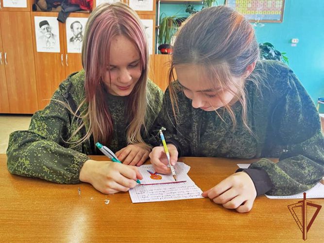 Письма участникам спецоперации написали кадеты Росгвардии в Хакасии 