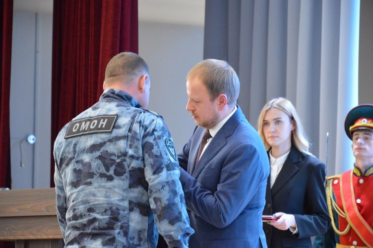 Губернатор Алтайского края наградил росгвардейцев-участников СВО