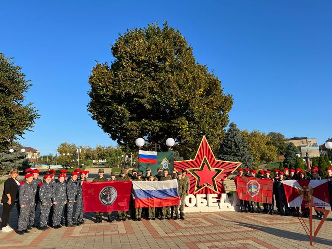 В Адыгее росгвардейцы стали участниками патриотического автопробега