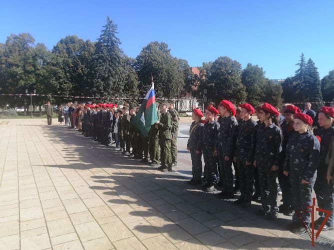 В Адыгее росгвардейцы стали участниками патриотического автопробега