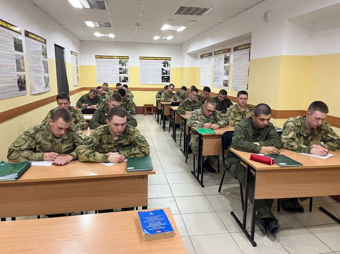 Военнослужащие воинских частей Росгвардии по охране ВГО прошли курс подготовки в Омске