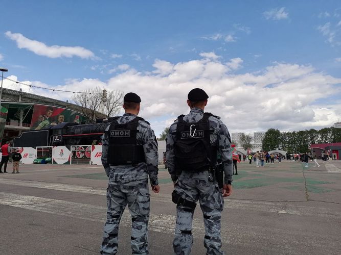 Росгвардейцы обеспечили правопорядок на футбольном матче в Москве 